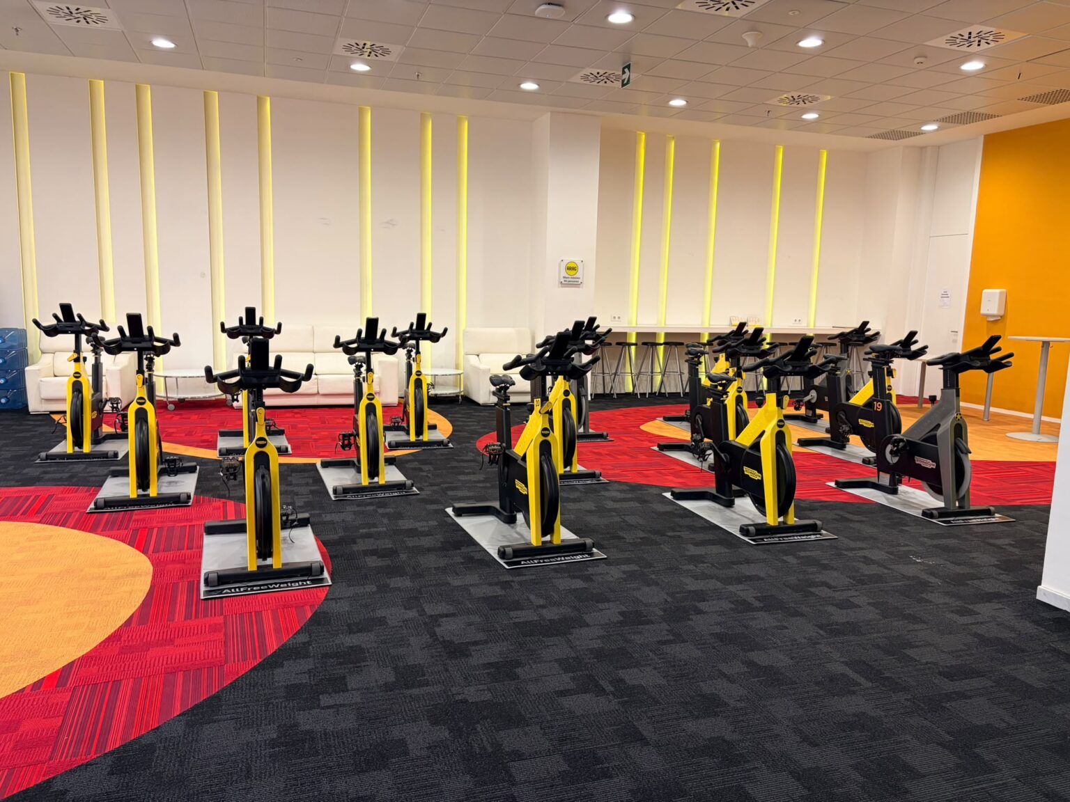 Sala de ciclo indoor - Gimnasios